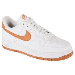 Buty Nike Air Force 1 07 Next Nature W DC9486-103 białe. Białe buty sportowe na co dzień damskie bez wzorów, z gumy, do koszykówki, nike air force. Za 744.00 zł.