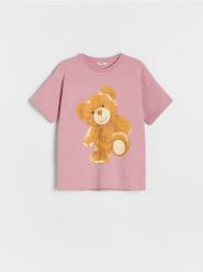 Bawełniany t-shirt z nadrukiem - pastelowy róż. Czerwone koszulki dziewczęce Reserved, bez wzorów, z bawełny, bez ramiączek. W wyprzedaży za 29.99 zł.