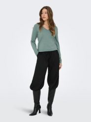 ONLY Sweter w kolorze zielonym rozmiar: M. Zielone swetry klasyczne damskie Only, m, z materiału, bez kołnierzyka. Za 73.93 zł.