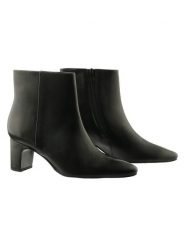 Högl Skórzane botki w kolorze czarnym rozmiar: 41. Czarne botki damskie HÖGL, eleganckie, bez obcasa, bez zapięcia. Za 436.14 zł.