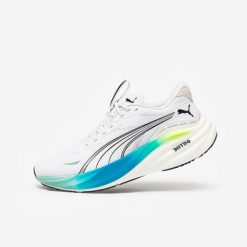 Buty do biegania męskie Puma Magnify Nitro 3. Białe obuwie do biegania damskie Puma. W wyprzedaży za 499.99 zł.