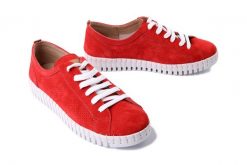MANITU 850146-04 rot, półbuty damskie. Czarne półbuty damskie Manitu, bez wzorów, klasyczne, bez obcasa, na płaskiej podeszwie. Za 223.93 zł.