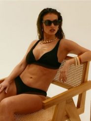 Jednolity dół od bikini - czarny. Czarne bikini damskie Sinsay, bez wzorów. Za 25.99 zł.