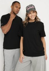 Czarna Koszulka o Klasycznym Kroju z Tłoczonym Napisem Voetia. Czarne t-shirty sportowe męskie Born2be, l, z jeansu, bez ramiączek. Za 39.99 zł.