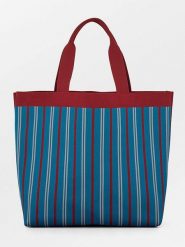 Becksöndergaard Shopper bag w kolorze niebiesko-czerwonym rozmiar: onesize. Niebieskie shopper bag damskie Becksöndergaard, bez wzorów, z materiału, na ramię, bez dodatków. Za 165.99 zł.