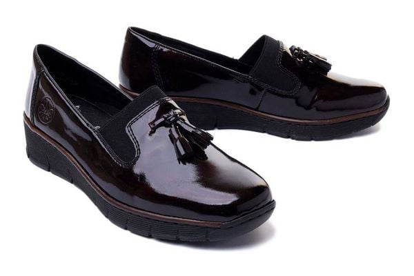 RIEKER 53751-35 red, półbuty/mokasyny damskie. Czerwone mokasyny damskie Rieker, z gumy. Za 299.90 zł.