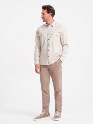 Męska bawełniana koszula REGULAR FIT z kieszeniami zapinanymi na guziki - kremowa V1. Białe koszule męskie Ombre Clothing, m, bez wzorów, z bawełny, bez kołnierzyka, bez ramiączek. W wyprzedaży za 69.99 zł.