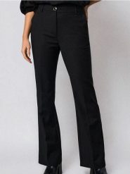 Eleganckie spodnie flare - czarny. Czarne spodnie materiałowe damskie Sinsay, bez wzorów, eleganckie. Za 59.99 zł.