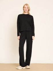 BGN 2-częściowy zestaw w kolorze czarnym rozmiar: 38. Czarne spodnie dresowe damskie BGN, bez wzorów, z dresówki. Za 121.99 zł.