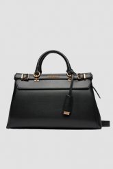 GUESS Czarna torebka Sestri Logo Luxury. Czarne torebki klasyczne damskie Guess, z aplikacjami, ze skóry ekologicznej, bez dodatków. W wyprzedaży za 559.99 zł.
