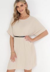 Beżowa Plisowana Sukienka Pudełkowa z Paskiem Savima. Brązowe sukienki damskie Born2be, bez wzorów, bez kołnierzyka, bez ramiączek, mini, oversize. W wyprzedaży za 79.99 zł.