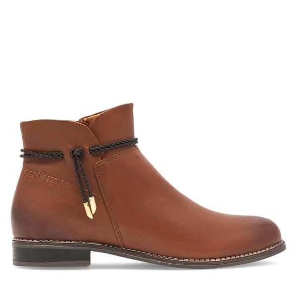 Botki Lasocki. Brązowe botki damskie Lasocki, bez obcasa, na płaskiej podeszwie, bez zapięcia. Za 159.99 zł.