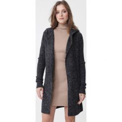 Czarny Kardigan Charley. Czarne kardigany damskie Born2be, l, bez wzorów, z dzianiny. Za 119.99 zł.