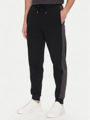 BOSS Spodnie dresowe Luke 50546839 Czarny Regular Fit. Czarne spodnie dresowe męskie Boss, bez wzorów, z bawełny. Za 339.99 zł.