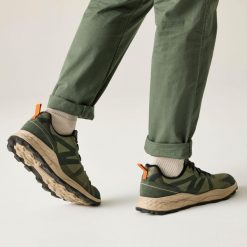 Buty Regatta Leighton. Zielone buty sportowe na co dzień męskie Regatta, z materiału, bez zapięcia, outdoorowe. Za 189.49 zł.