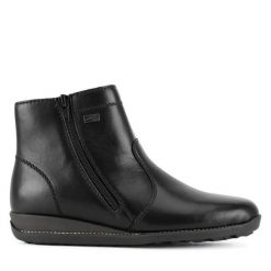 Botki Rieker. Czarne botki damskie Rieker, bez obcasa, na płaskiej podeszwie, bez zapięcia. Za 314.99 zł.