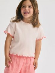 Prążkowany t-shirt z haftem - pastelowy róż. Czerwone koszulki dziewczęce Reserved, m, bez wzorów, z bawełny, bez ramiączek. W wyprzedaży za 17.99 zł.