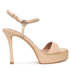 Sandały Guess. Brązowe sandały damskie Guess, z aplikacjami, bez obcasa, na szpilce. Za 719.99 zł.