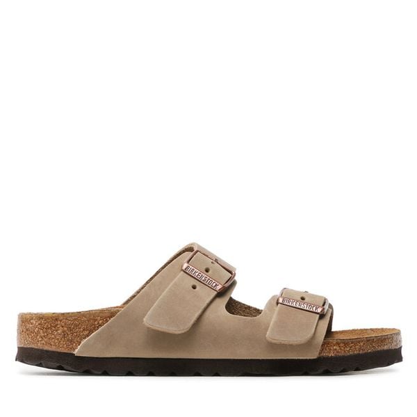 Klapki Birkenstock. Brązowe klapki damskie Birkenstock, bez wzorów, bez obcasa. Za 349.99 zł.