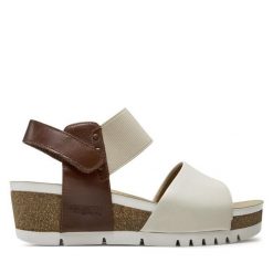 Sandały Josef Seibel. Brązowe sandały damskie Josef Seibel, bez wzorów, bez obcasa, na koturnie. Za 259.99 zł.