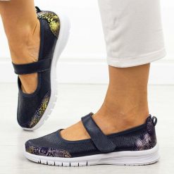 Granatowe lekkie skórzane baleriny damskie Jezzi 8200. Niebieskie baleriny damskie Jezzi, w ażurowe wzory, z jeansu, bez obcasa, na obcasie. Za 179.00 zł.