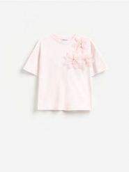 T-shirt z kwiatową aplikacją - pastelowy róż. Czerwone t-shirty damskie Reserved, l, z aplikacjami, z bawełny, bez kołnierzyka. Za 89.99 zł.
