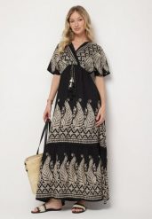 Czarna Kopertowa Sukienka z Wiskozy Ozdobiona Frędzlami Redare. Czarne sukienki damskie Born2be, na co dzień, m, z aplikacjami, z wiskozy, boho, bez kołnierzyka, bez ramiączek, maxi, kopertowe. W wyprzedaży za 87.99 zł.