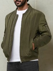 Kurtka bomberka - zielony. Zielone kurtki męskie Sinsay, l, bez wzorów, bez kaptura. W wyprzedaży za 49.99 zł.