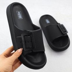 Klapki damskie sportowe na grubej podeszwie czarne Big Star RR274A571. Czarne klapki damskie Big Star, bez wzorów, z gumy, bez obcasa. Za 65.99 zł.