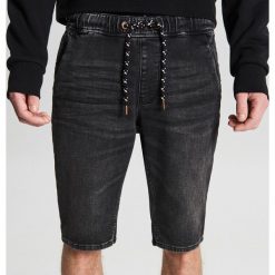 Jeansowe szorty z regulacją - Szary. Szare szorty męskie Cropp, z jeansu, bez kołnierzyka. Za 119.99 zł.