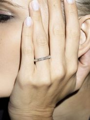 Maison héritage PARIS Złoty pierścionek "Alliance Tris" z diamentami rozmiar: 56. Szare pierścionki damskie maison héritage PARIS, z diamentem, złote. Za 5,559.99 zł.