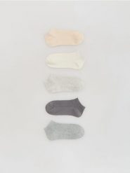 Krótkie skarpetki 5 pack - ciemnoszary. Szare skarpetki damskie Reserved, bez wzorów. Za 49.99 zł.