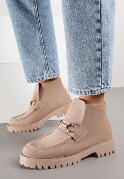 Ciemnobeżowe Botki w Stylu Mokasynów z Elegancką Aplikacją Elinney. Brązowe botki damskie Born2be, z jeansu, eleganckie, bez obcasa, na płaskiej podeszwie, bez zapięcia. Za 129.99 zł.