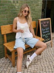 Szorty jeansowe baggy carpenter z brelokiem - niebieski. Niebieskie szorty damskie Sinsay, bez wzorów, z jeansu. Za 69.99 zł.