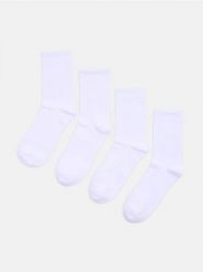 Długie skarpetki 4 pack - biały. Białe skarpetki męskie Sinsay, bez wzorów. Za 15.99 zł.