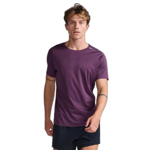 Koszulka 2XU Light Speed Tech. Fioletowe t-shirty sportowe męskie 2XU, l, z tkaniny, bez ramiączek, do biegania. Za 383.00 zł.