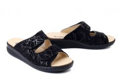 DR. BRINKMANN 700732-01 schwarz, klapki damskie. Czarne klapki damskie Dr. Brinkmann, bez wzorów, ze skóry, bez obcasa. Za 246.42 zł.