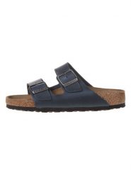 Birkenstock Skórzane klapki "Arizona LEO" w kolorze granatowym rozmiar: 37. Niebieskie klapki damskie Birkenstock, bez wzorów, bez obcasa. Za 429.07 zł.