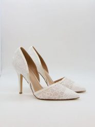 Bellucci Czółenka w kolorze białym rozmiar: 38. Białe czółenka damskie Bellucci, bez wzorów, bez obcasa, na szpilce. Za 117.99 zł.