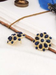 Pierres de Jade Pozłacane kolczyki-wkrętki z perłami i lapis lazuli rozmiar: onesize. Niebieskie kolczyki damskie Pierres de Jade, z lazurytem, pozłacane. Za 69.99 zł.