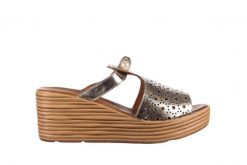 Koturny Bayla-161 066 472 Złoty, Skóra naturalna - 40. Żółte czółenka damskie Bayla, bez wzorów, ze skóry, bez obcasa, na koturnie. W wyprzedaży za 80.10 zł.