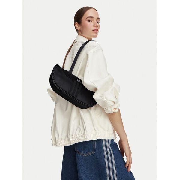 Torebka adidas. Czarne torebki klasyczne damskie Adidas, bez wzorów, bez dodatków. Za 197.99 zł.