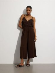 Kombinezon z modalem - brązowy. Brązowe kombinezony damskie Reserved, l, bez wzorów, z tkaniny, bez kołnierzyka, bez ramiączek. W wyprzedaży za 69.99 zł.