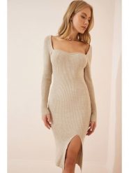 Happiness Istanbul Sukienka w kolorze kremowym rozmiar: S/M. Brązowe sukienki damskie Happiness Istanbul, m, bez wzorów, z wełny, bez kołnierzyka, bez ramiączek, midi. Za 65.45 zł.