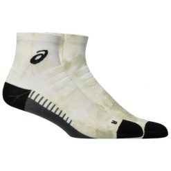 Skarpetki sportowe dla dorosłych Performance Run Quarter Sock. Brązowe skarpetki damskie Asics, bez wzorów, z materiału. Za 69.99 zł.