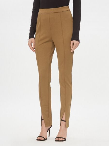 Vila Spodnie materiałowe Liva 14091907 Brązowy Regular Fit. Brązowe spodnie materiałowe damskie Vila, bez wzorów, z materiału. Za 89.99 zł.