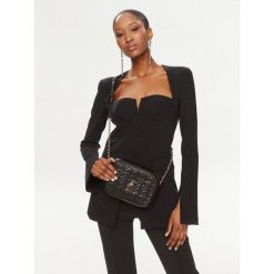 Torebka Patrizia Pepe. Czarne listonoszki damskie Patrizia Pepe, bez wzorów, bez dodatków. Za 539.99 zł.