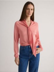 Sweter z dodatkiem lyocellu - brzoskwiniowy. Pomarańczowe swetry klasyczne damskie Reserved, l, z lyocellu, bez kołnierzyka. W wyprzedaży za 99.99 zł.