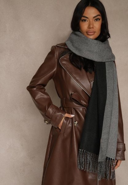 Czarny Szalik z Bawełny i Wiskozy o Klasycznym Fasonie z Frędzlami Vetirosa. Czarne szaliki i kominy damskie Renee, bez wzorów, z bawełny. Za 39.99 zł.