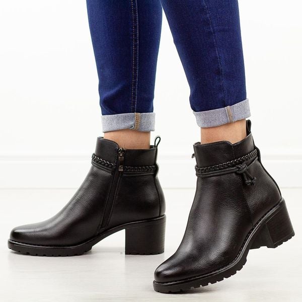 Czarne botki damskie na obcasie Potocki 12690. Czarne botki damskie POTOCKI, na jesień, z dzianiny, casualowe, z okrągłym noskiem, bez obcasa, na obcasie, bez zapięcia. Za 219.00 zł.